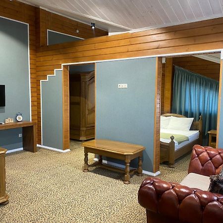 Guest House Chalet Taraz Esterno foto