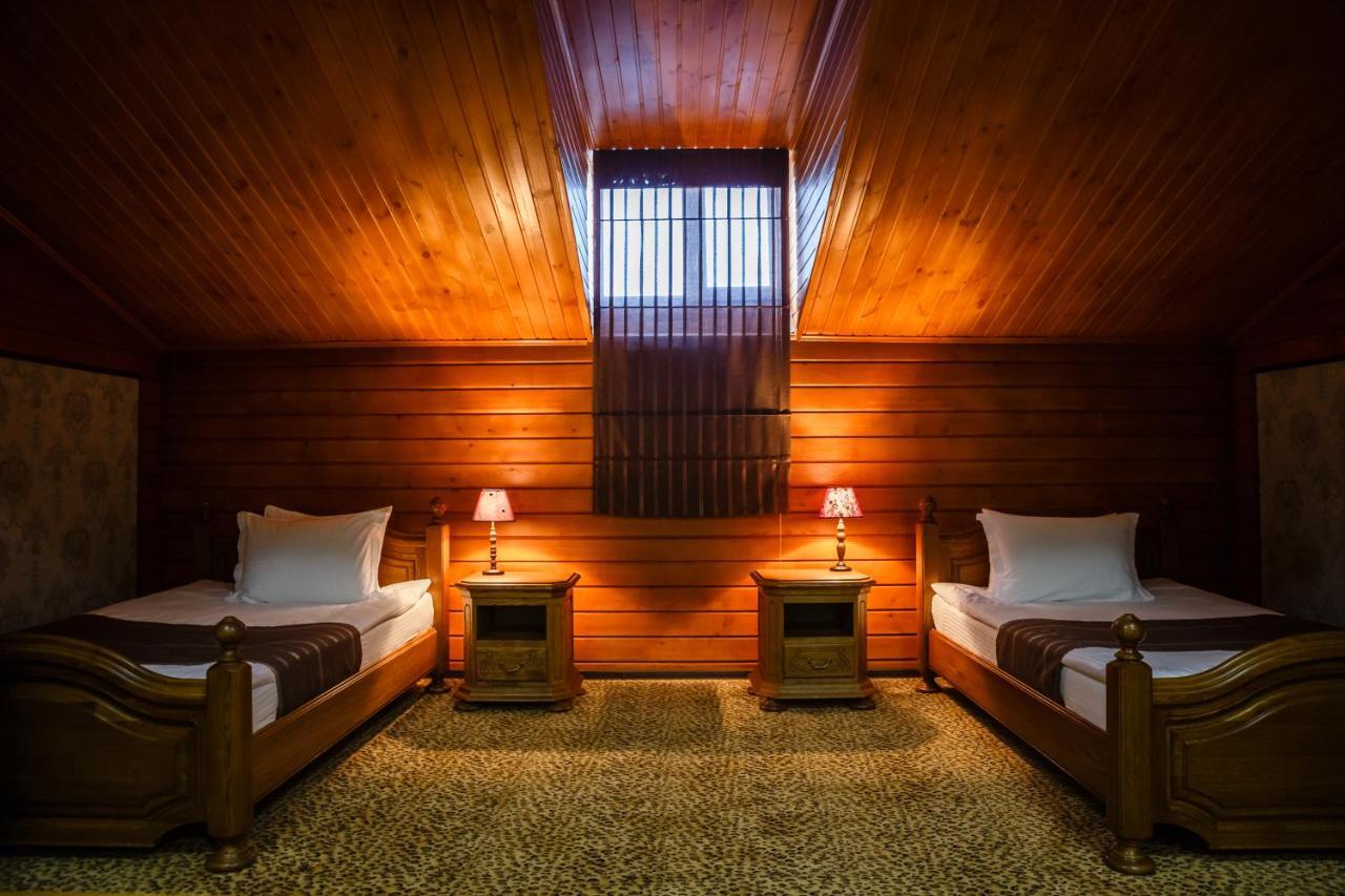Guest House Chalet Taraz Esterno foto