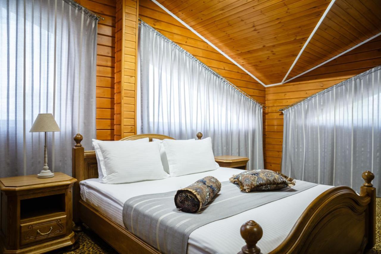 Guest House Chalet Taraz Esterno foto